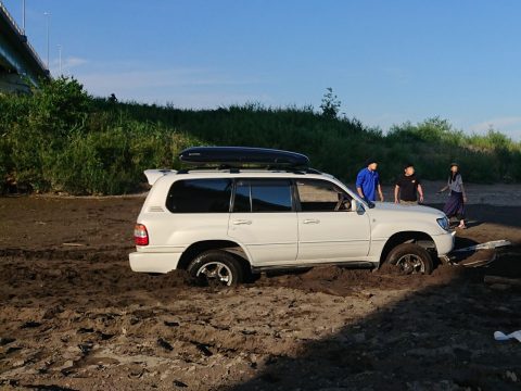 ランクル１００　スタック中